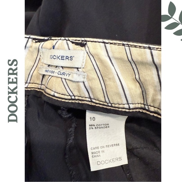 🛍️3/$40 Dockers Black Mid Rise Curvy Fit Shorts | Chino | Size 10 - Picture 4 of 4